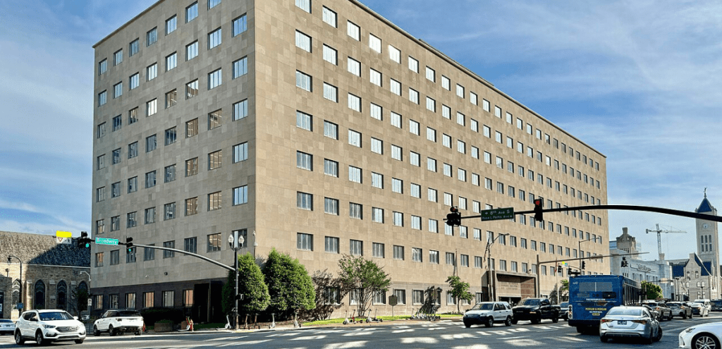 Estes Kefauver Federal Building, Nashville, TN | Warren LeMay from Chicago, IL, United States, CC BY-SA 2.0 , via Wikimedia Commons